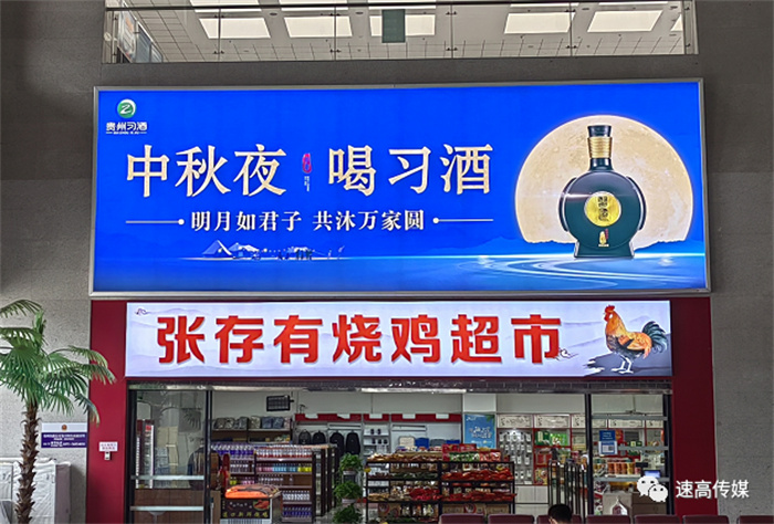 秋高氣爽，戶外廣告又涌現(xiàn)了哪些精彩創(chuàng)意？