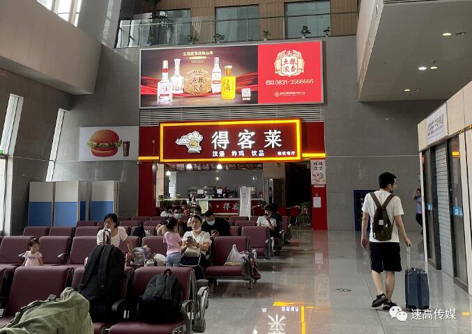 節(jié)假日營銷，想讓品牌出圈還得看戶外廣告！